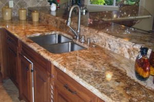Granite Kitchen with Undermount Sink and Raised Bar