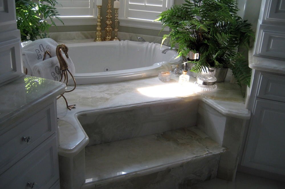 Onyx Tub and Step with Ogee Eased Edge
