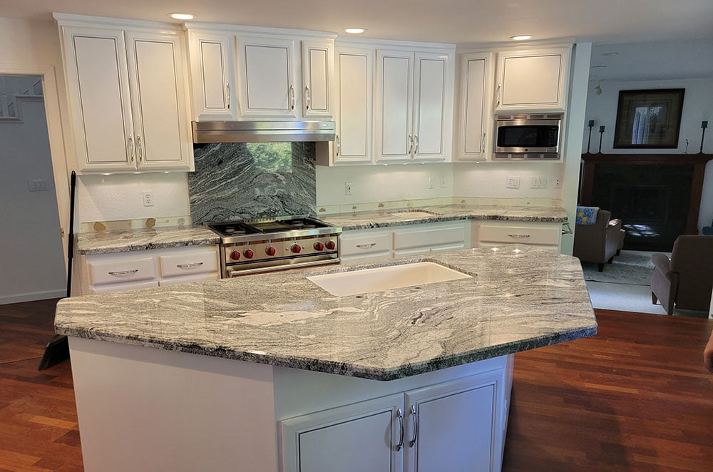Viscount White Granite Kitchen with Bevel Edge and Full Backsplash at Range